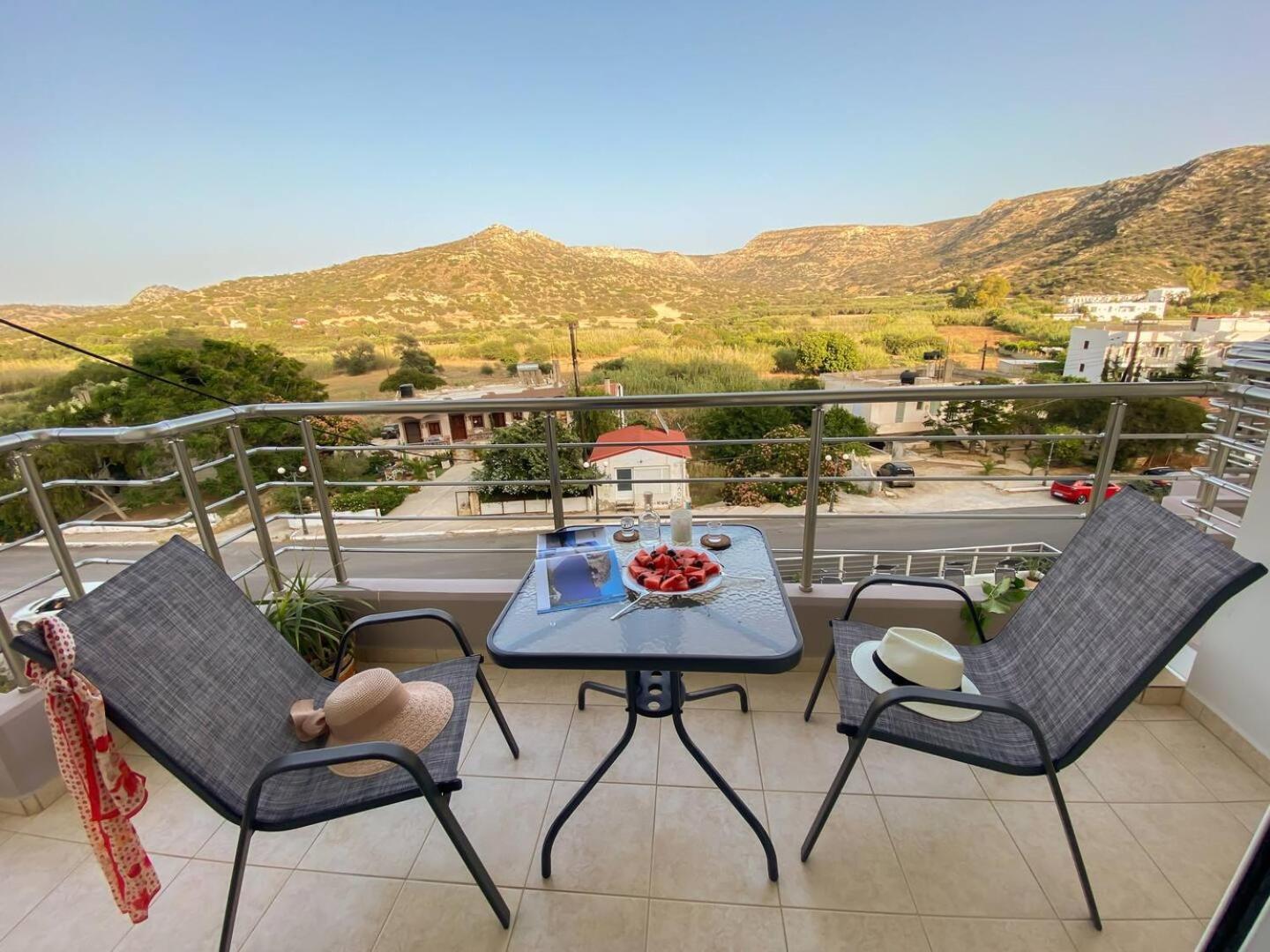 Maistro Suites With Pool, Matala エクステリア 写真