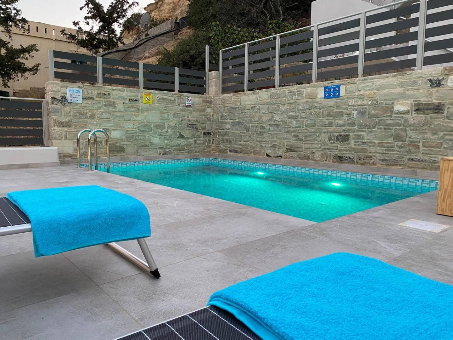 Maistro Suites With Pool, Matala エクステリア 写真