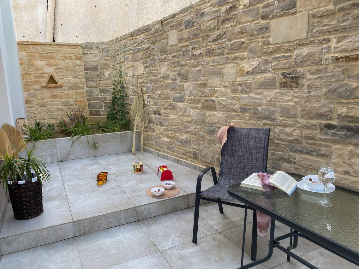 Maistro Suites With Pool, Matala エクステリア 写真