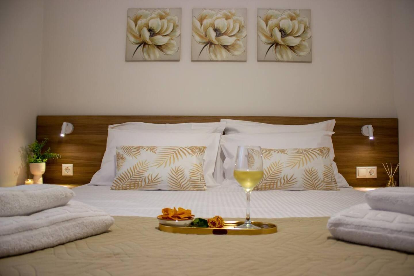 Maistro Suites With Pool, Matala エクステリア 写真