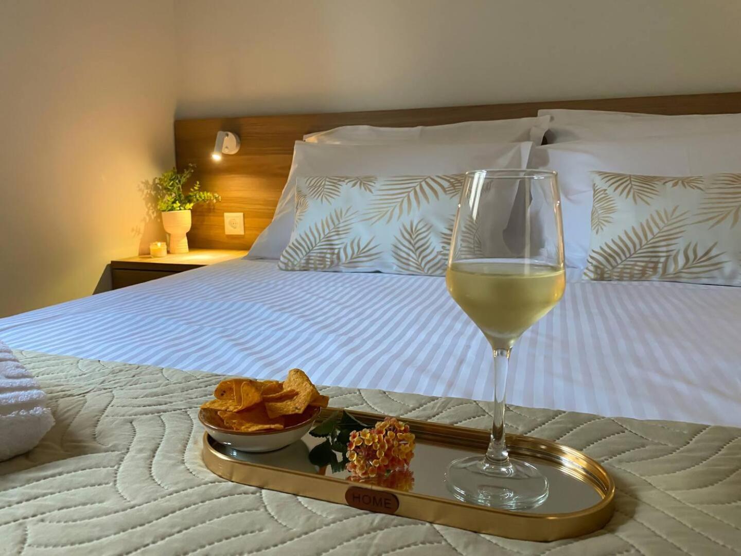 Maistro Suites With Pool, Matala エクステリア 写真