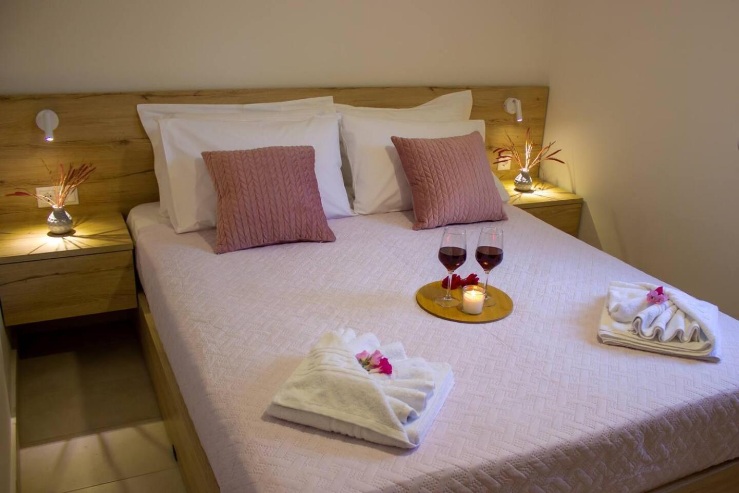 Maistro Suites With Pool, Matala エクステリア 写真