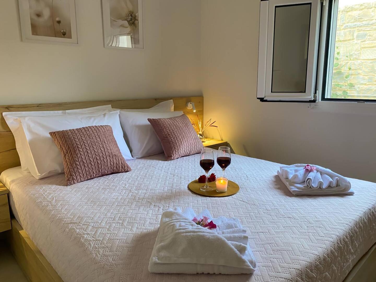 Maistro Suites With Pool, Matala エクステリア 写真