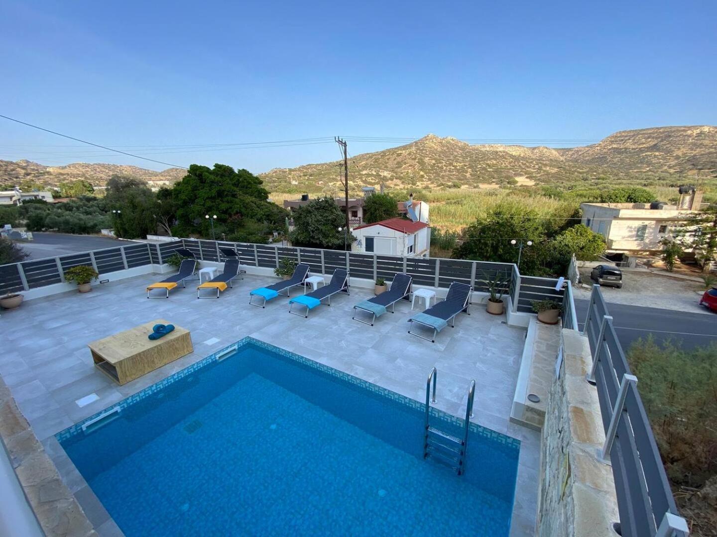 Maistro Suites With Pool, Matala エクステリア 写真