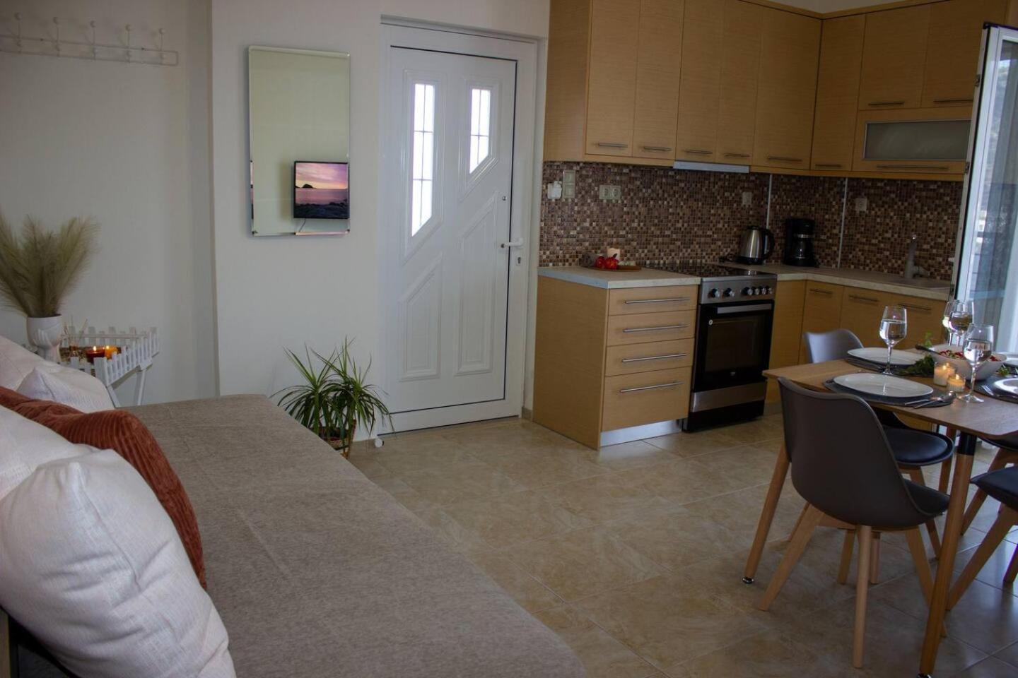 Maistro Suites With Pool, Matala エクステリア 写真