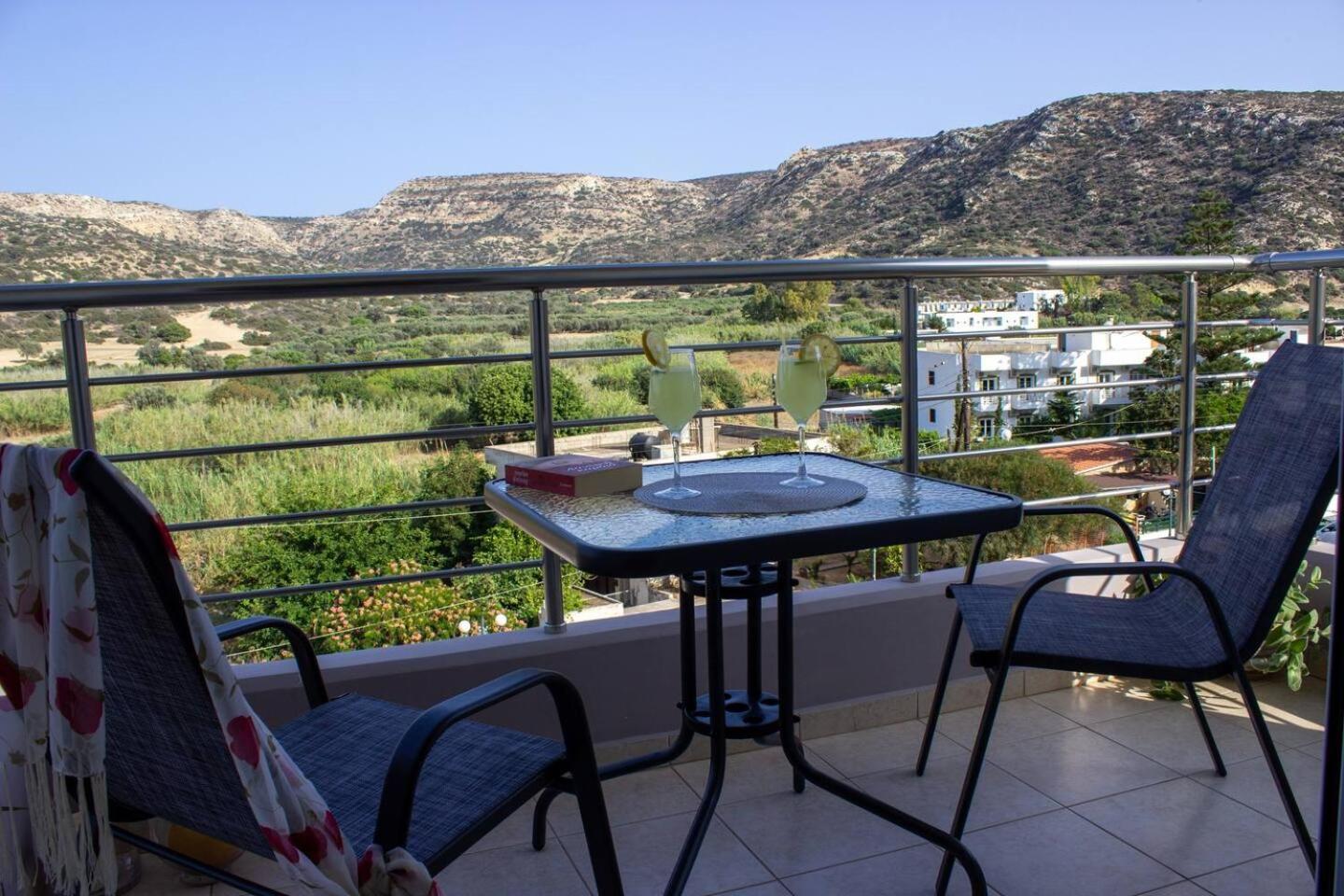 Maistro Suites With Pool, Matala エクステリア 写真